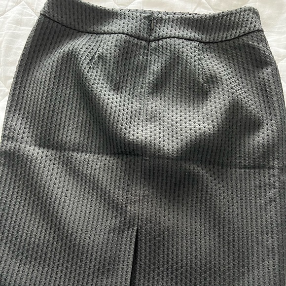 Size 6 black Ann Taylor skirt - Picture 3 of 3